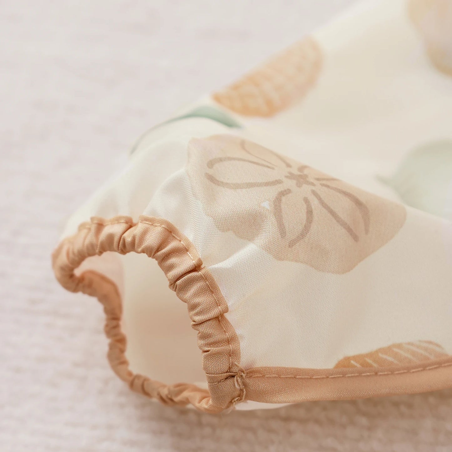 Kangobaby Stylish Long Sleeve Waterproof Feeding Bib - Perfect for Mess-Free Mealtime!